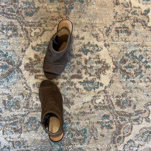 Casual Suede Wedges - Picture 2 of 2